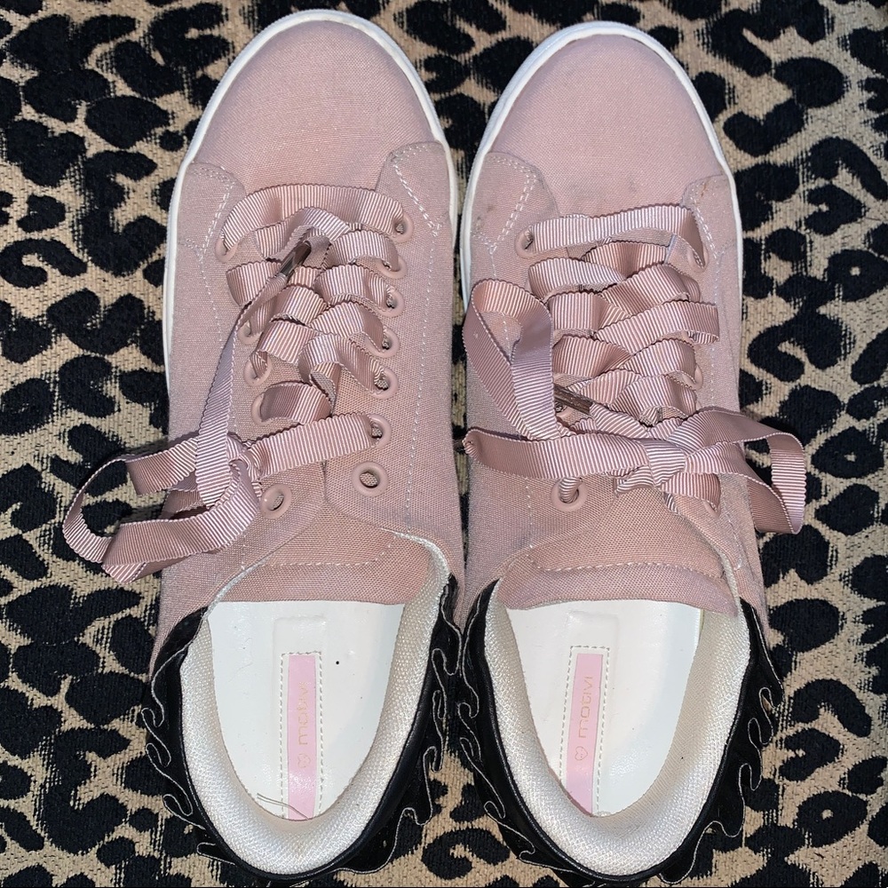 Italian Shoes - Picture 2 of 3